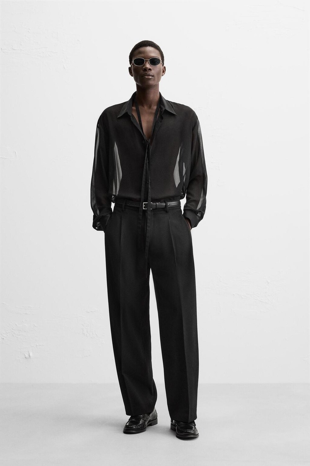 

Свободные брюки со складками ZARA, черный