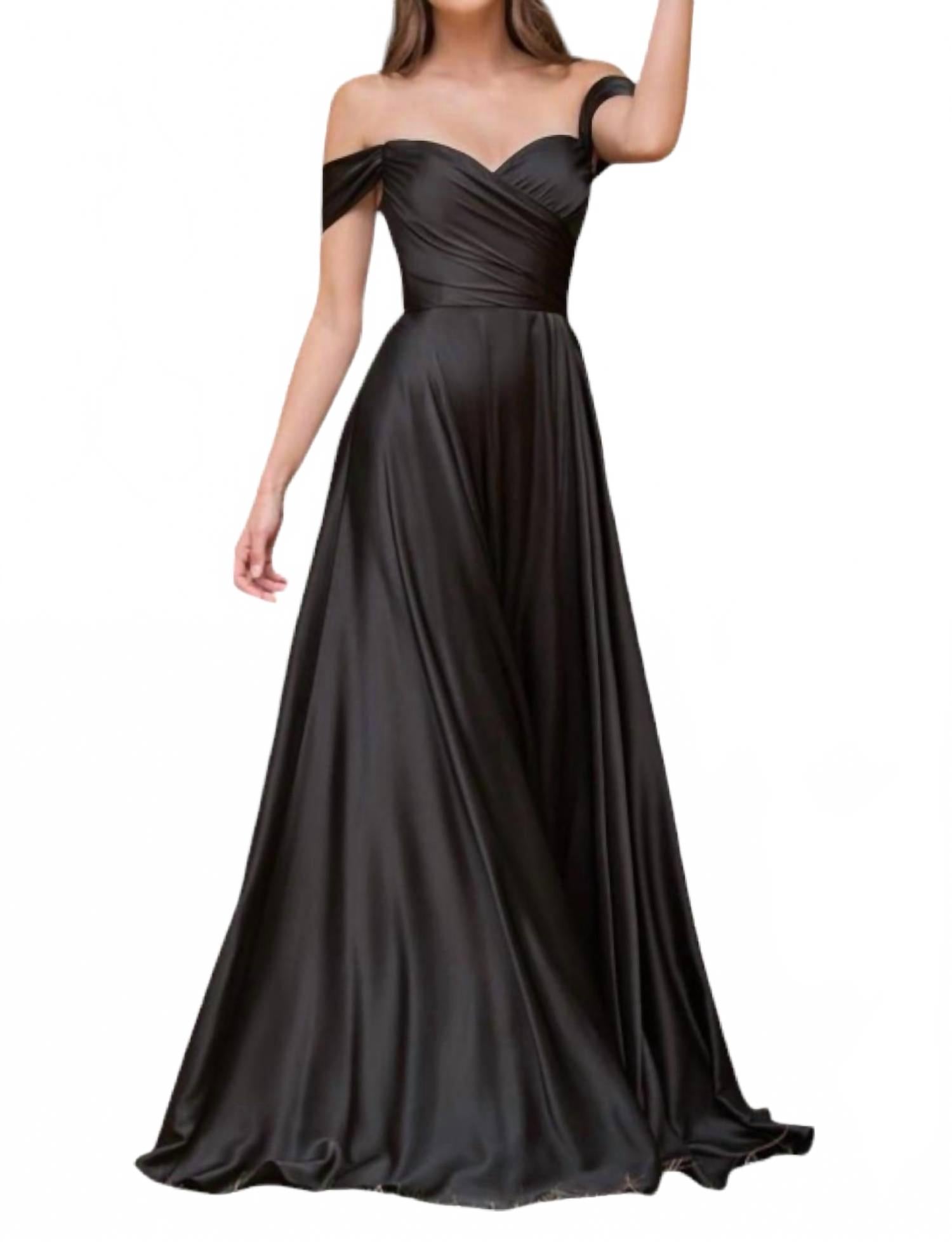 

Платье Julia из сатина с открытыми плечами и силуэтом А-силуэта в черном цвете Cinderella Divine