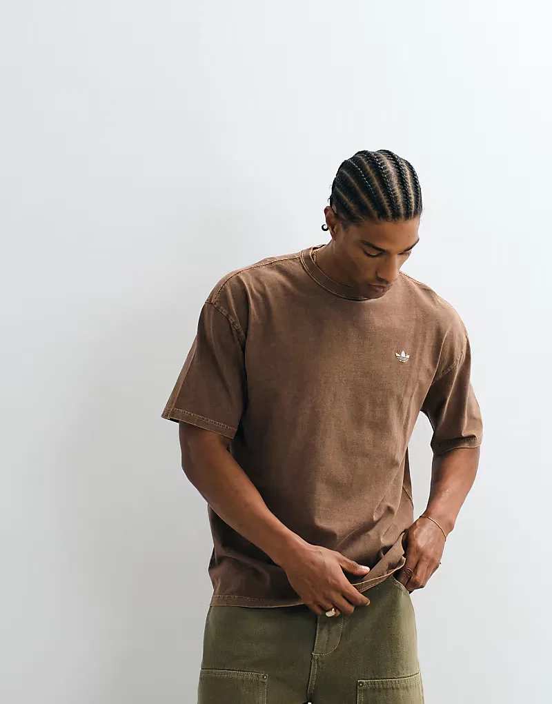 Футболка Adidas Originals Essential свободного кроя, коричневый, с эффектом потертости — фото 4