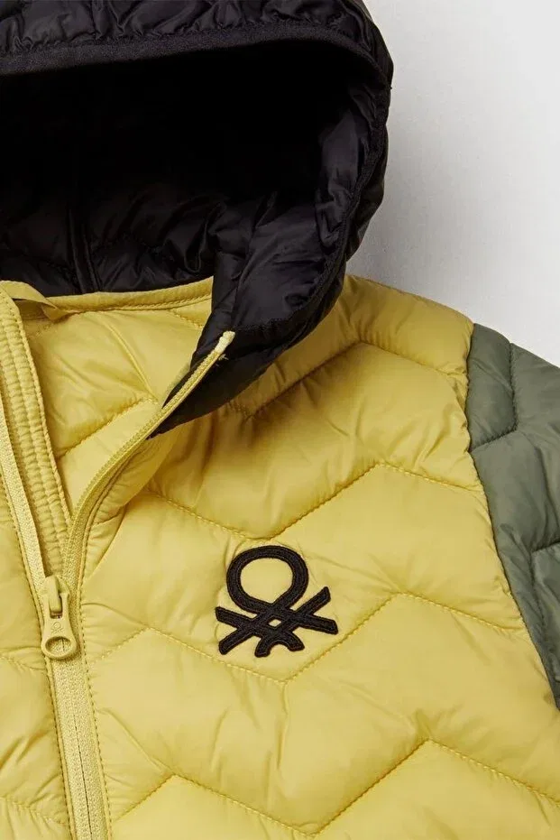 Детское пальто для мальчиков с капюшоном United Colors Of Benetton, Yellow — фото 3