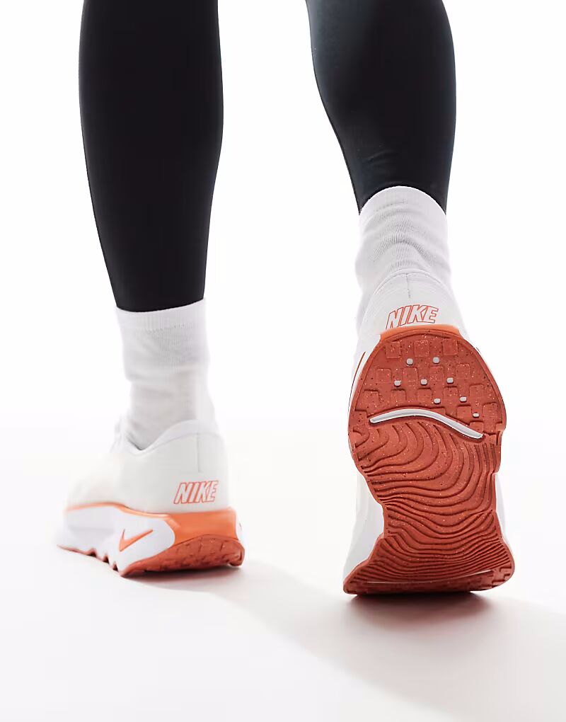Кроссовки Nike Training Motiva белого и оранжевого цвета — фото 3
