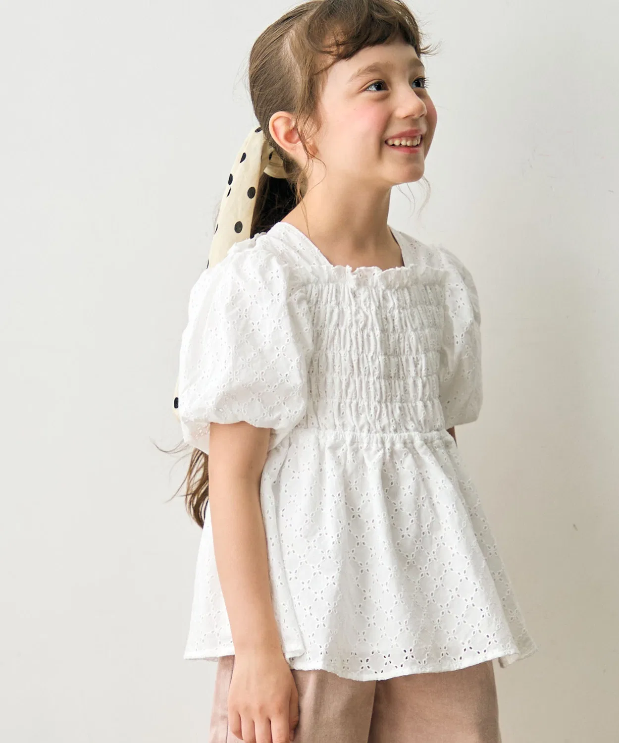 Детская блузка с кружевом и сборкой на груди Piet, White