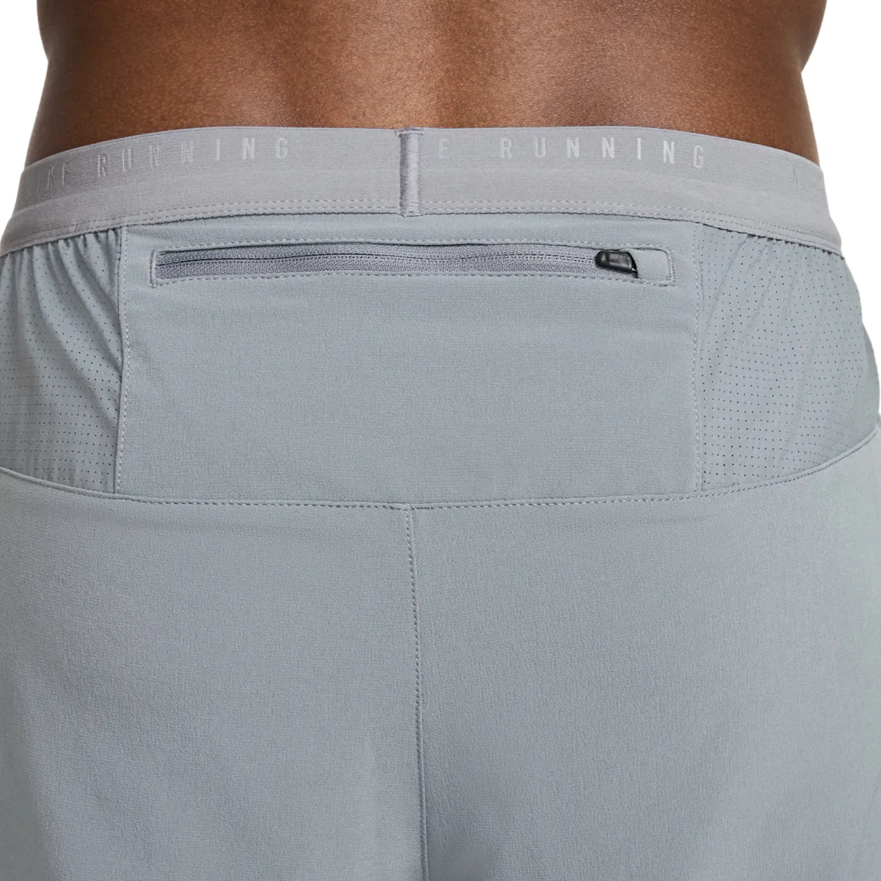 Мужские спортивные брюки с влагоотводящей тканью Dri-FIT Stride Woven Pant Nike, Smoke Grey/Reflective Silver — фото 4