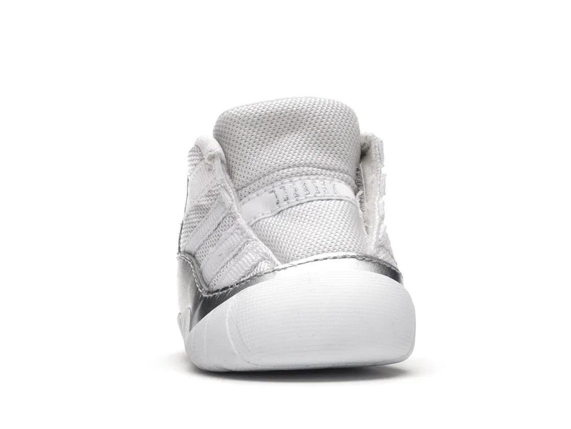Детские пинетки-кроссовки с принтом Jordan 11 Crib Bootie Jordan, White Metallic Platinum-White — фото 2