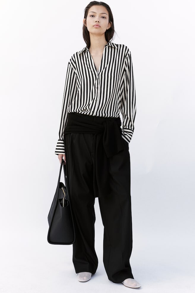 

Блузка с v образным вырезом H&M, черный