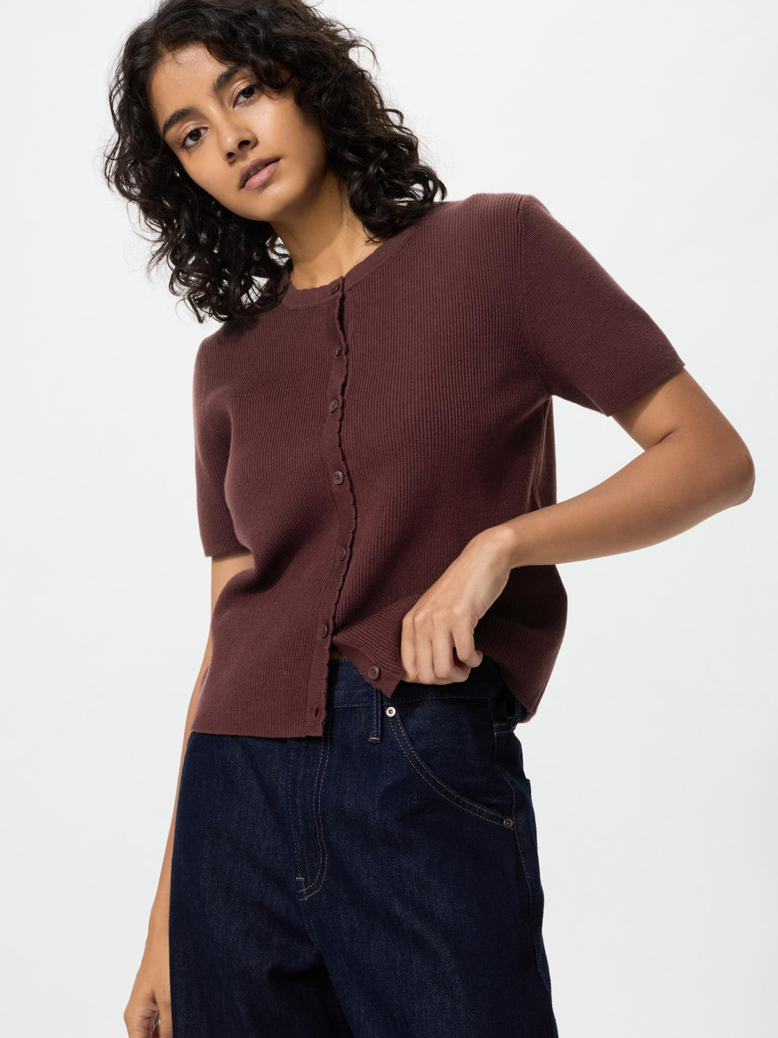 

Кардиган Uniqlo Scalloped Crew Neck, 38 темно-коричневый