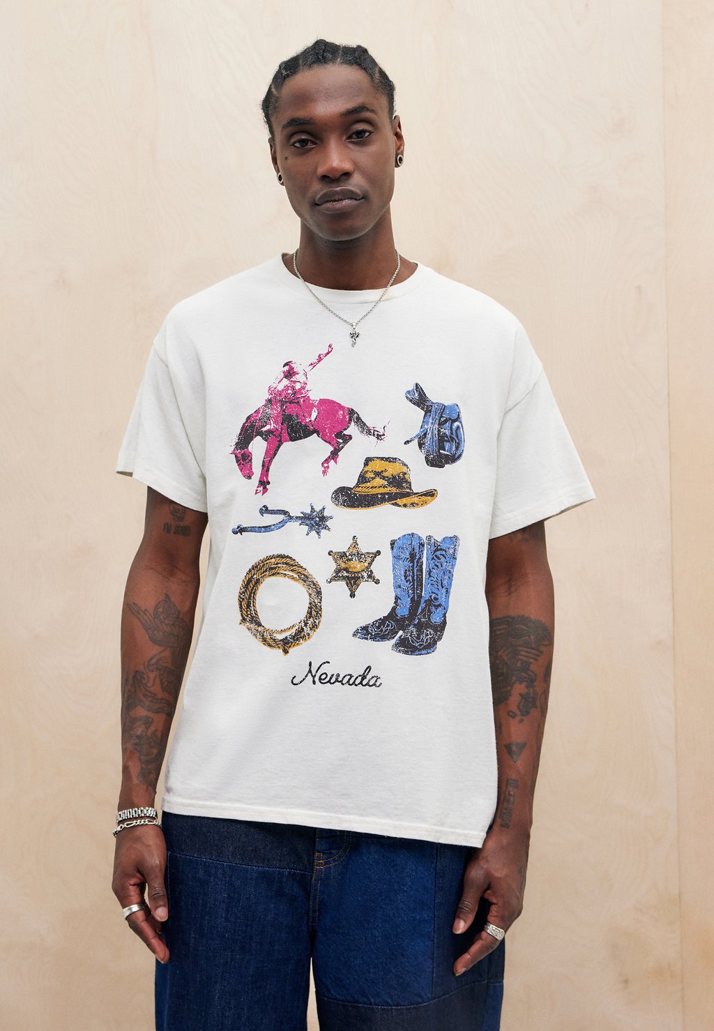 

Футболка с принтом NEVADA COWBOY TEE UNISEX BDG Urban Outfitters, молочный