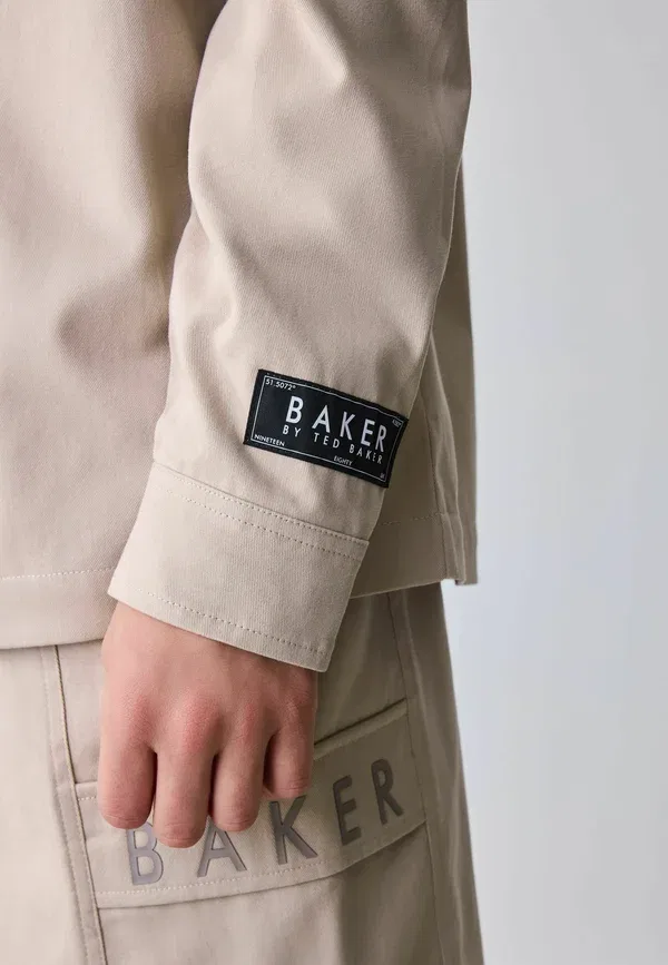 Классический крой - комплект из куртки и футболки - легкая куртка Baker By Ted Baker, цвет stone — фото 4