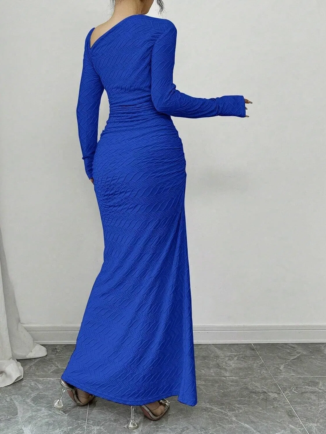 Женское элегантное макси-платье с асимметричным воротом, Royal Blue — фото 2