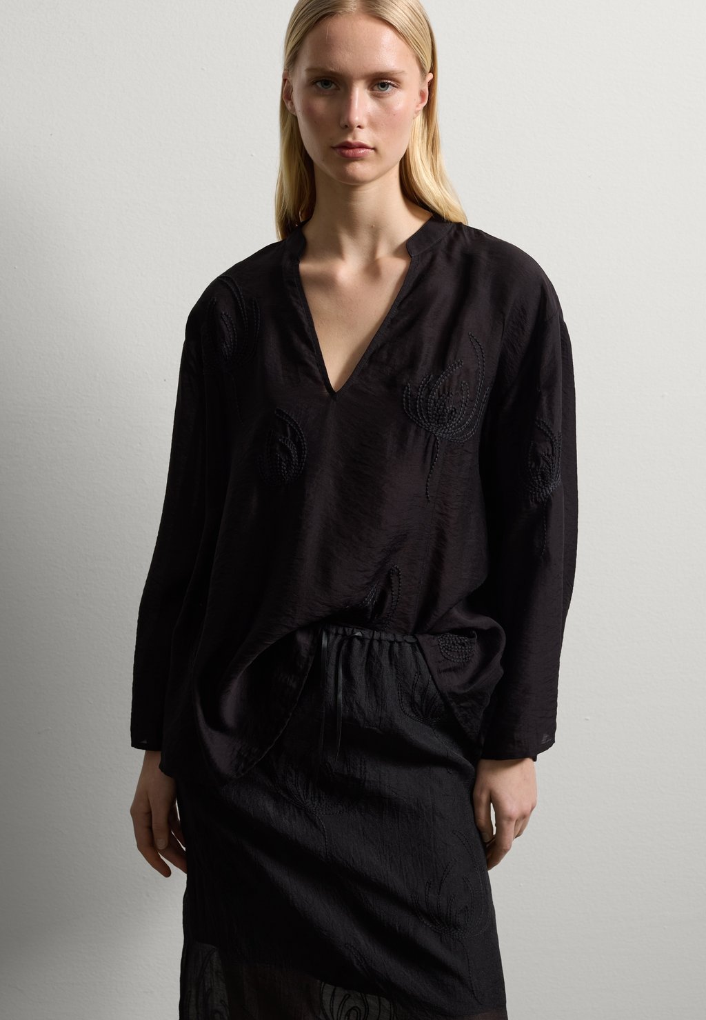 

Блуза WITH EMBROIDERY Stefanel, черный