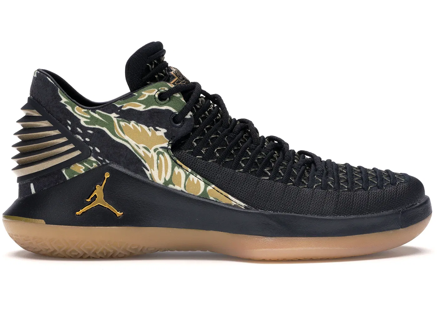 Детские кроссовки баскетбольные Jordan XXXII Low Jordan, Black/Metallic Gold-White