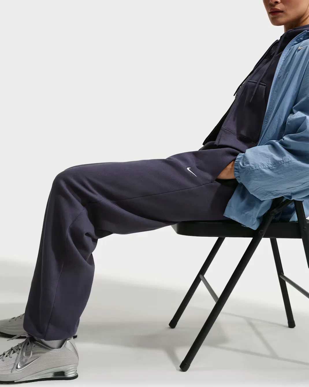 Женские брюки с высокой посадкой, свободного кроя и манжетами Nike Studio Fleece Medium Weight, Gridiron/Sail — фото 4