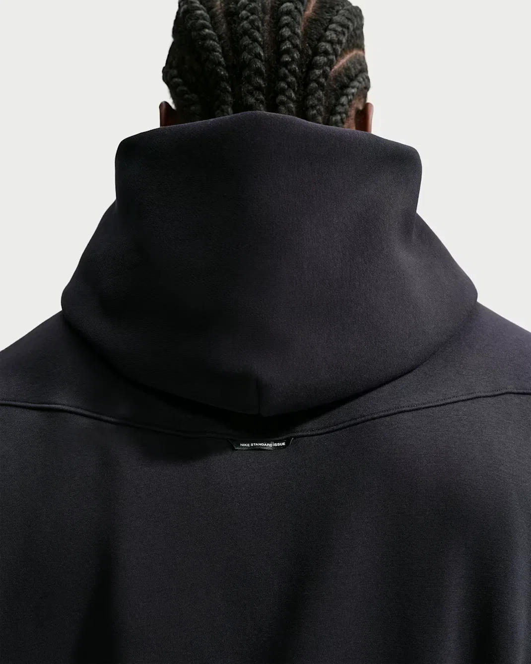 Мужская толстовка с капюшоном и начесом в баскетбольном стиле Nike Standard Issue, Black/Light Current Blue/Pale Ivory — фото 2