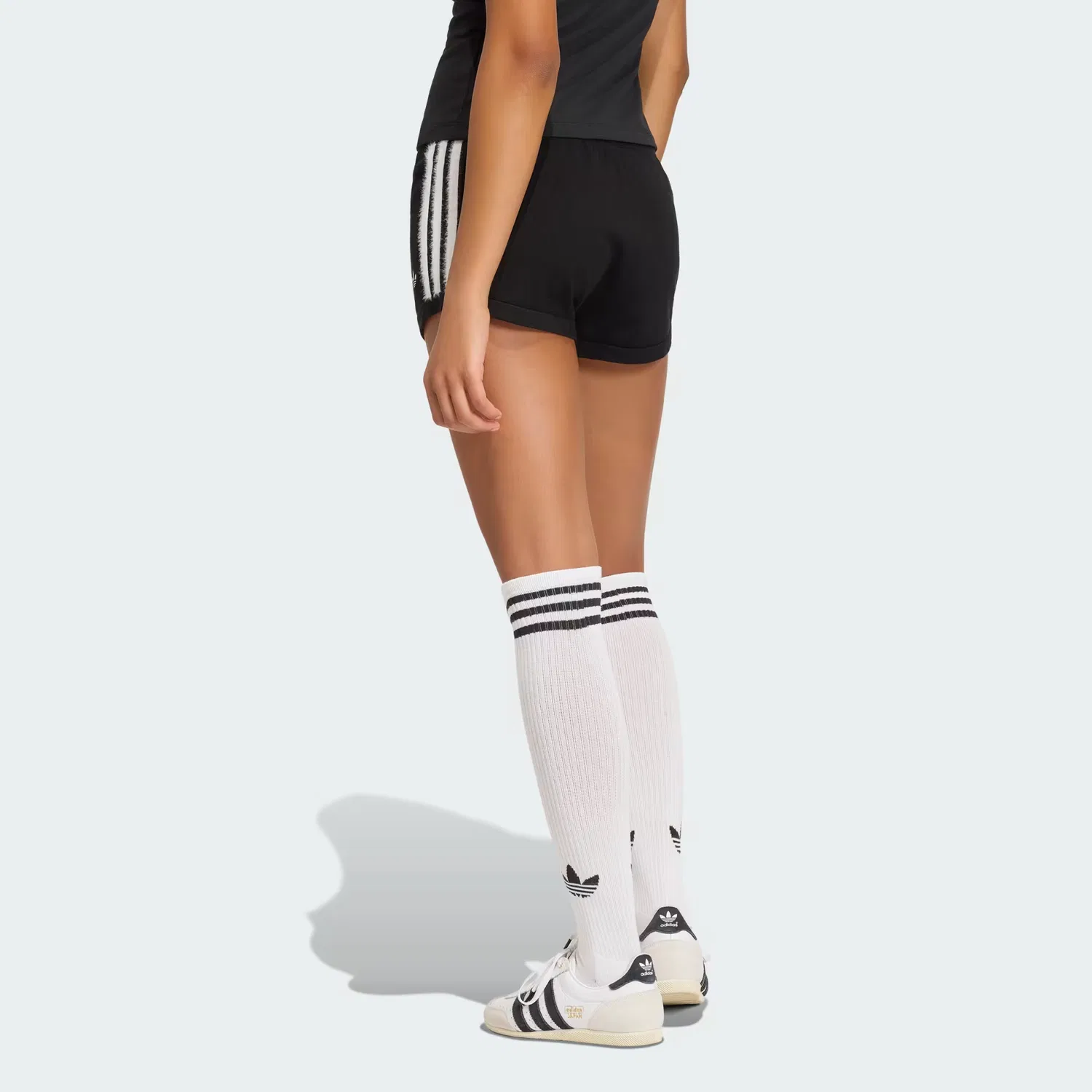 Женские трикотажные шорты прямого кроя KNITTED SHORTS Adidas Originals, черно-белый — фото 2