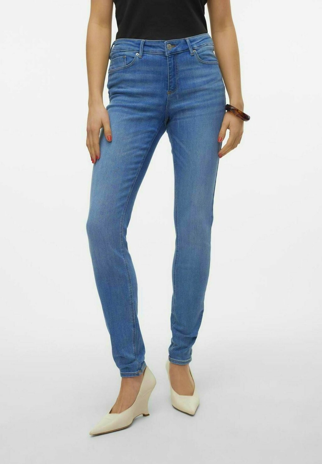 

Джинсы зауженного кроя Vero Moda, цвет medium blue denim