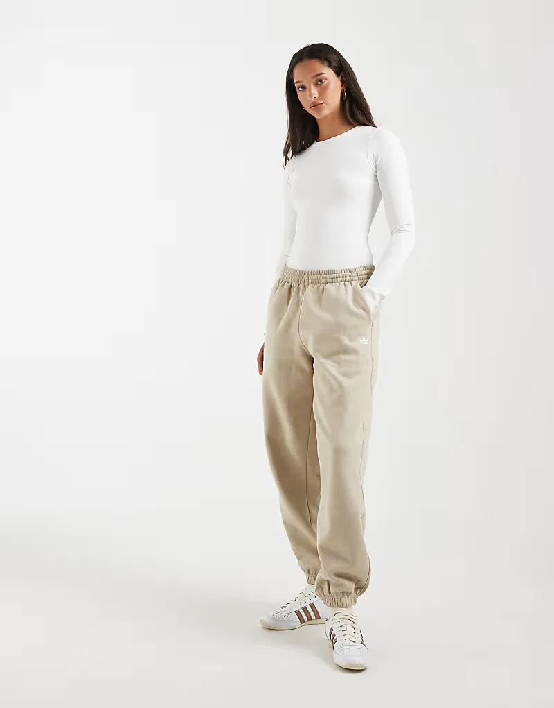 Свободные флисовые спортивные брюки Adidas Originals Essentials хаки, три
