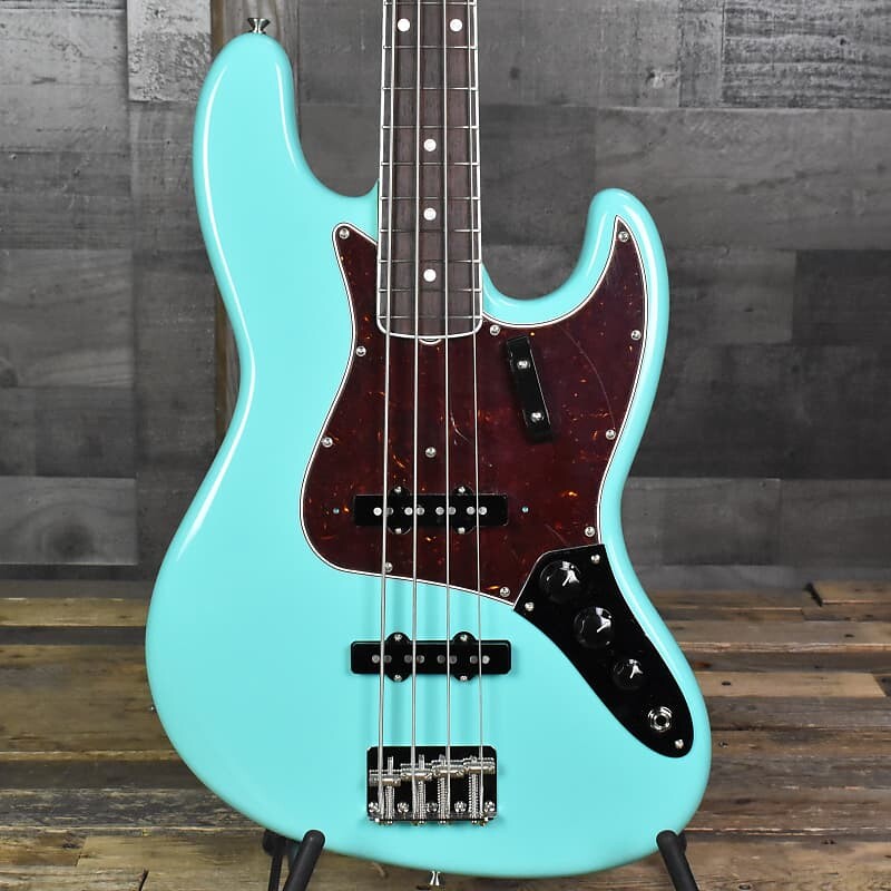 

Fender American Vintage II 1966 Jazz Bass, накладка на гриф из палисандра, цвет морской пены зеленый, с футляром Fender American II Jazz Bass, Rosewood Fingerboard, with Case