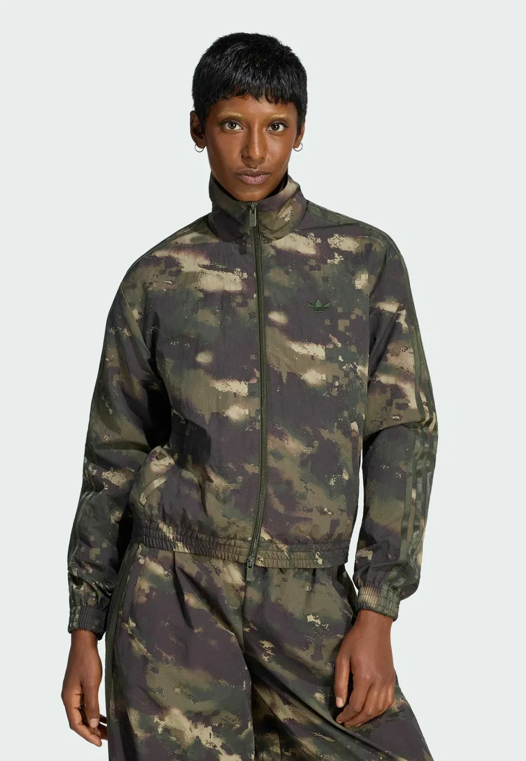 Камуфляжная свободная спортивная куртка - летняя куртка Adidas Originals, Night Cargo Aurora Coffee Olive Strata Orbit Green