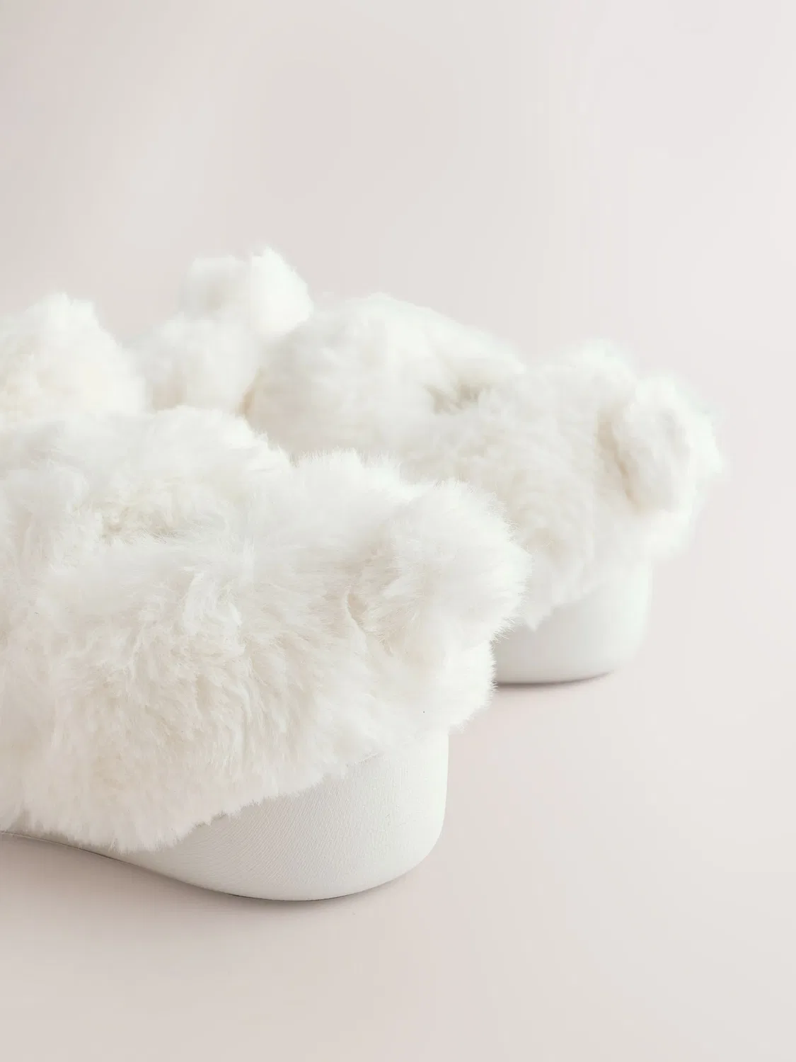 Тапочки с мордочкой зайчика White Cupsole Slippers Next, белый — фото 4