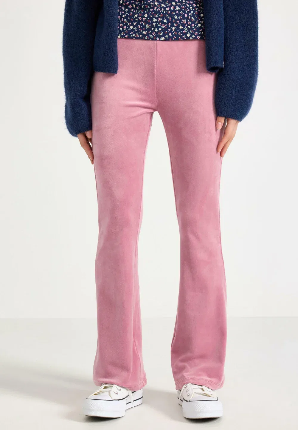 Расклешенные брюки из велюра - брюки Lindex, Dusty Lilac — фото 2