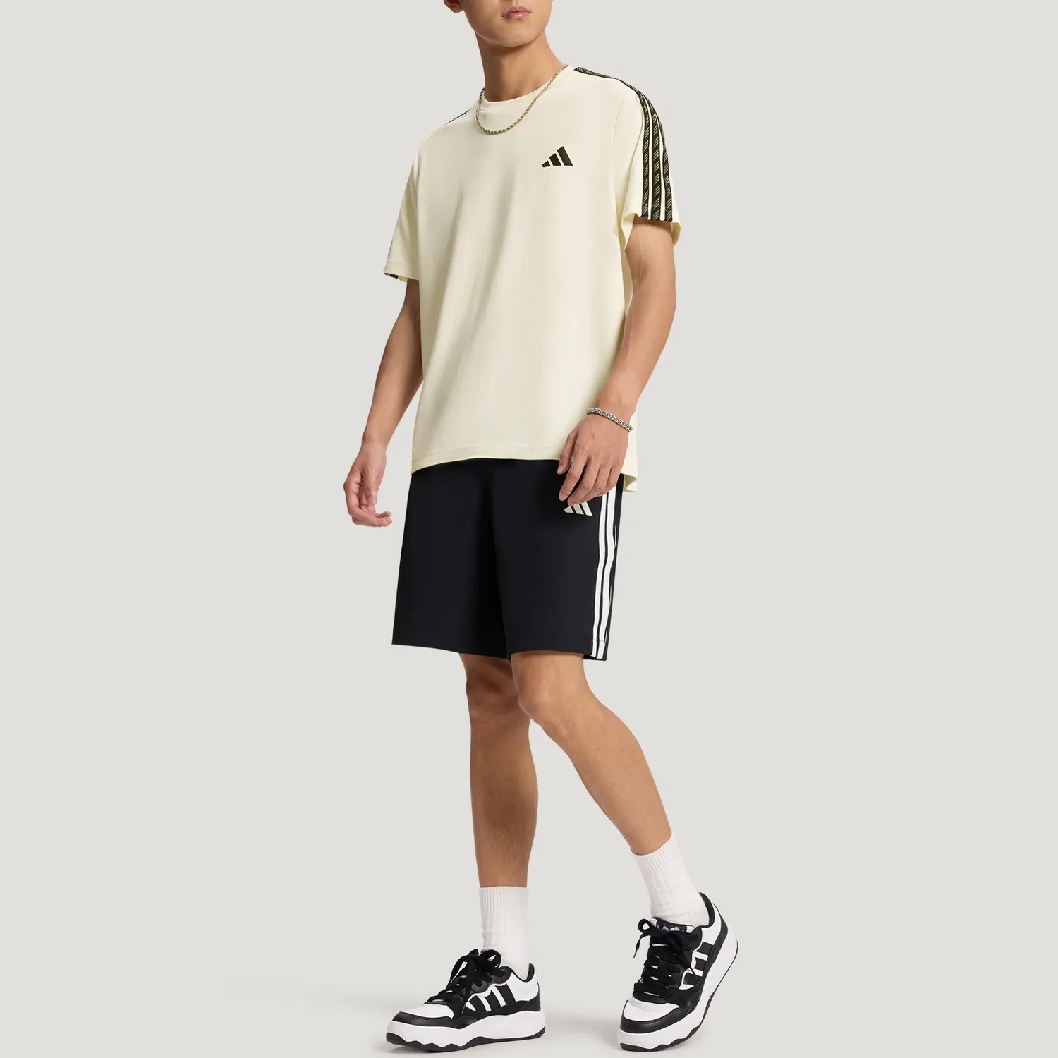 Футболка Adidas Crew Neck, Jade White — фото 4