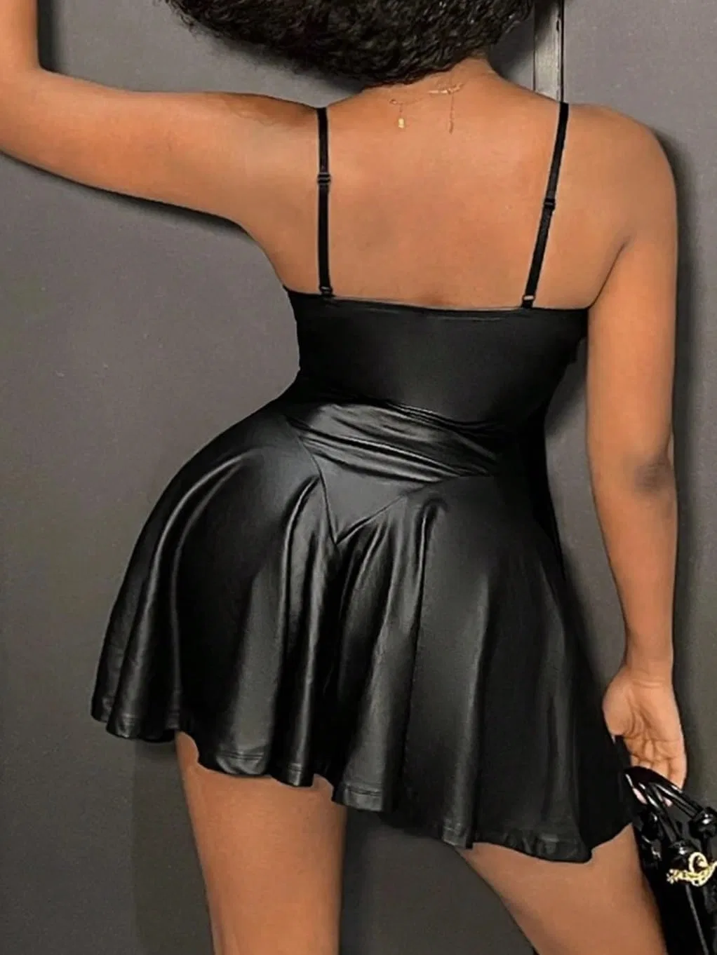 Женское мини-платье на тонких бретелях с рюшами, Black — фото 3