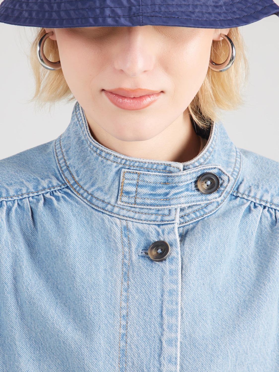 LEVI'S  Куртка межсезонная 'Parker Pretty Short Coat' в синем дениме — фото 2