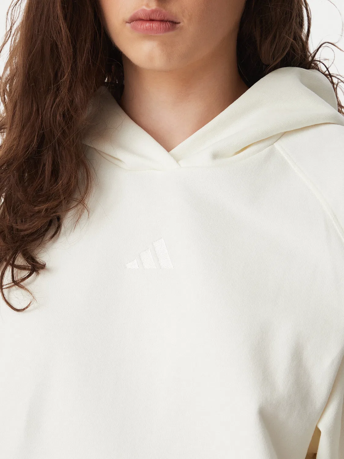 Женская толстовка стандартного кроя Kit Small Logo Hoodie Adidas, кремовый — фото 4