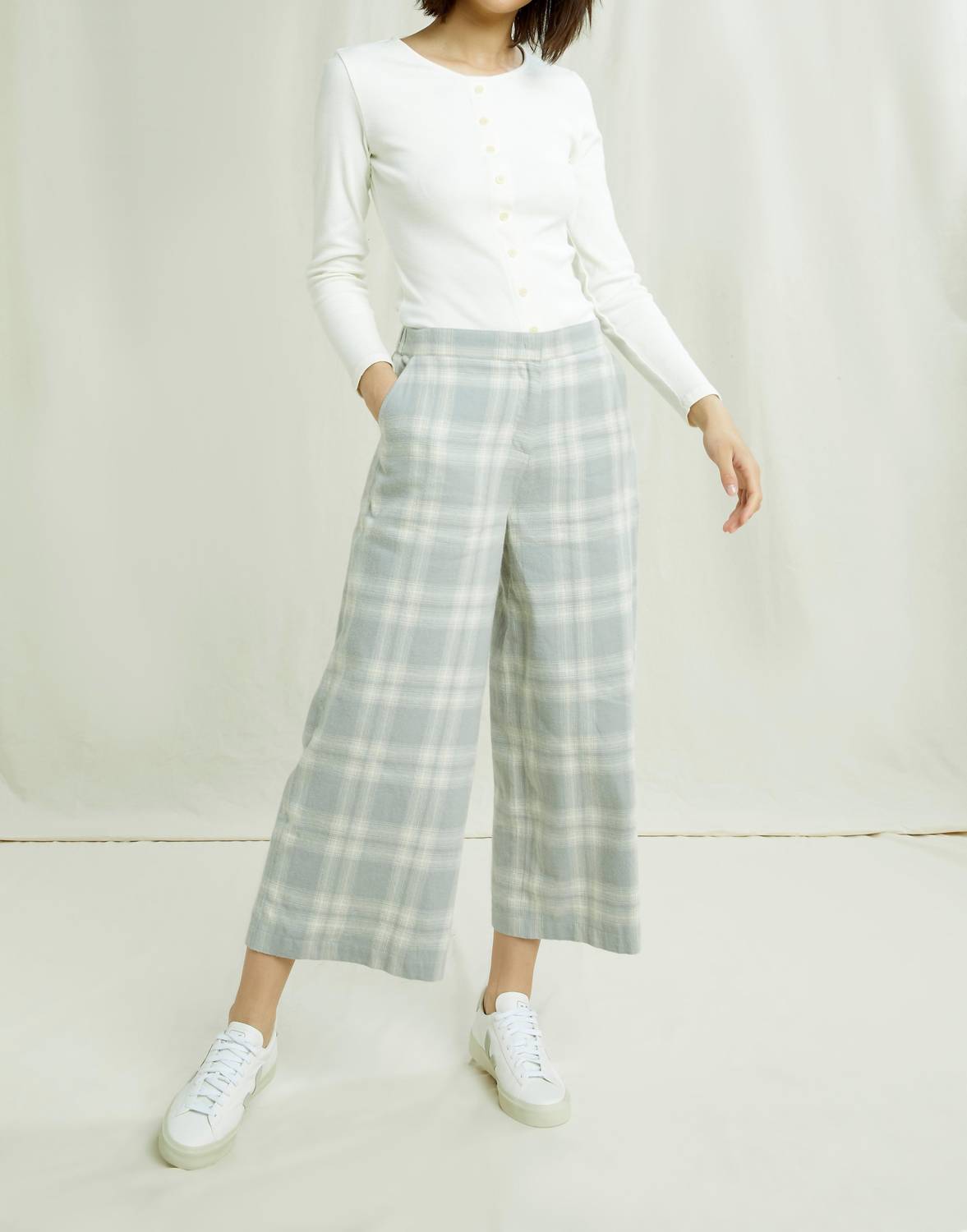 

Брюки Susan Checked в серую клетку People Tree, цвет grey check