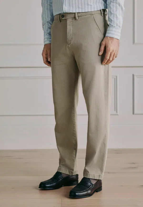 Брюки чинос Next, Regular tapered fit luxury soft touch chinos, цвет камень — фото 2
