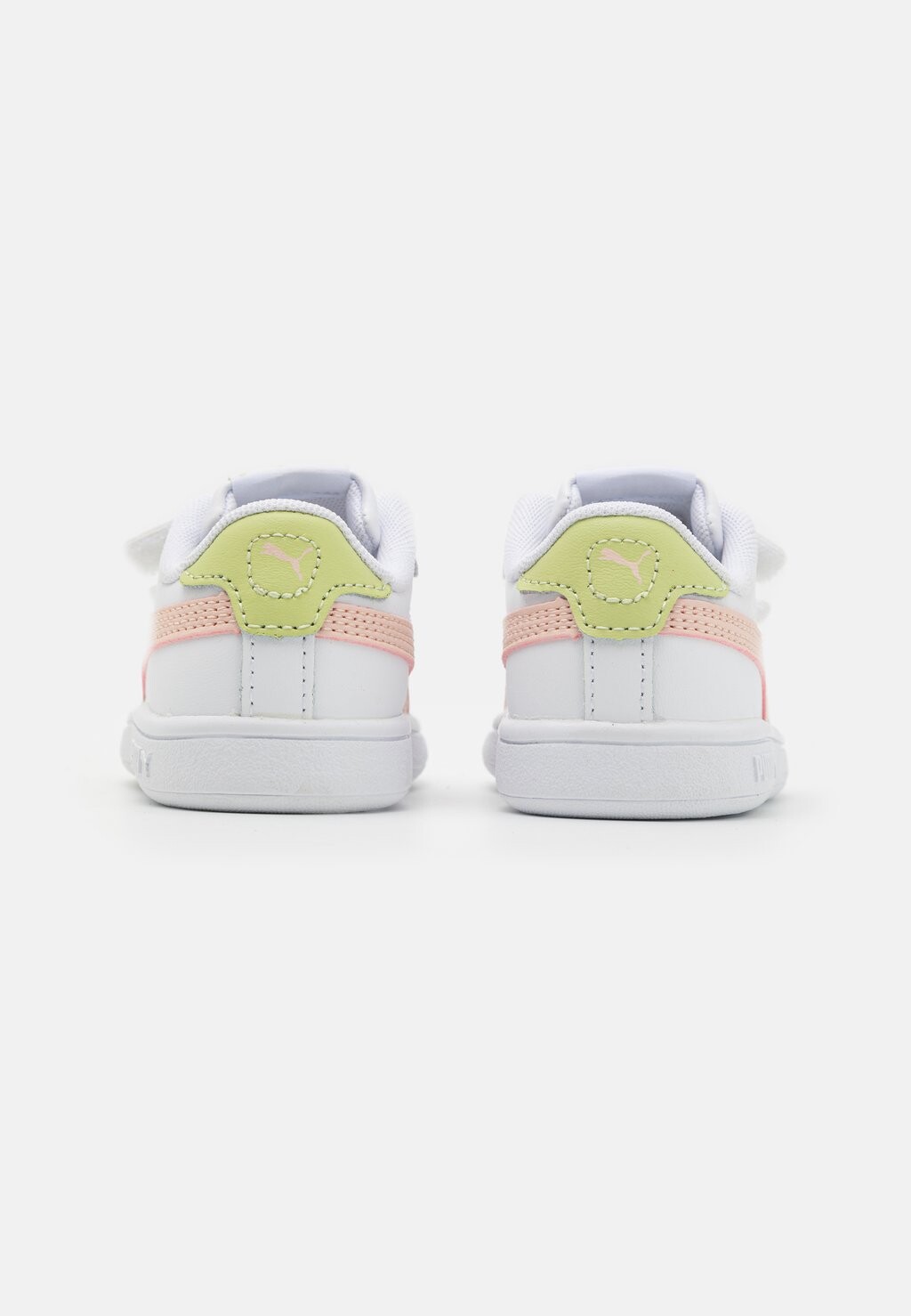 

Кроссовки на шнуровке SMASH 3.0 UNISEX Puma, белый