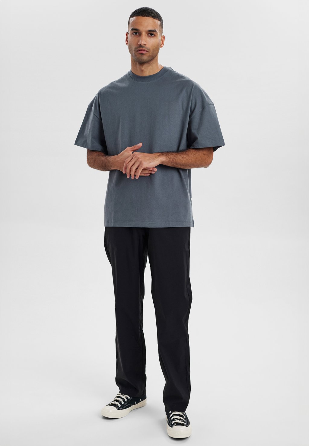 

Базовая футболка OVERSIZED Resteröds, серый