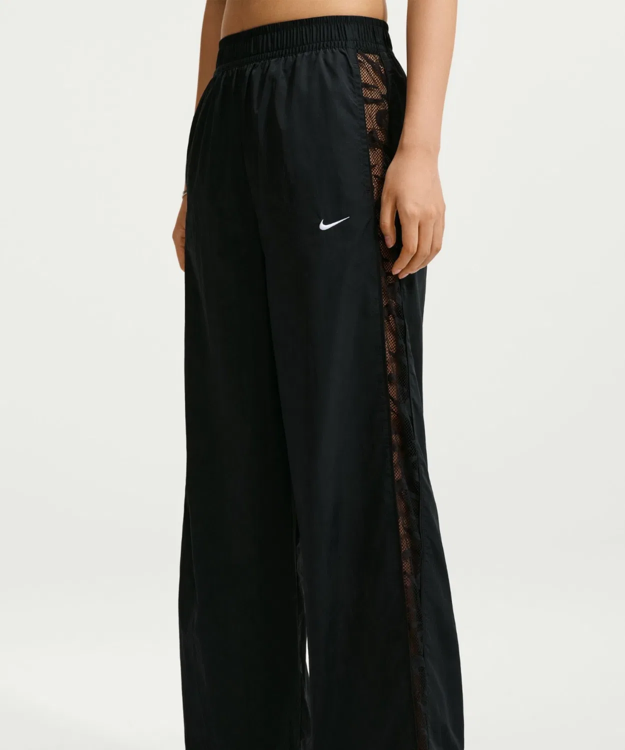 Женские спортивные брюки свободного кроя с кружевным принтом, модель Lace Track Pants NIKE, Black — фото 4