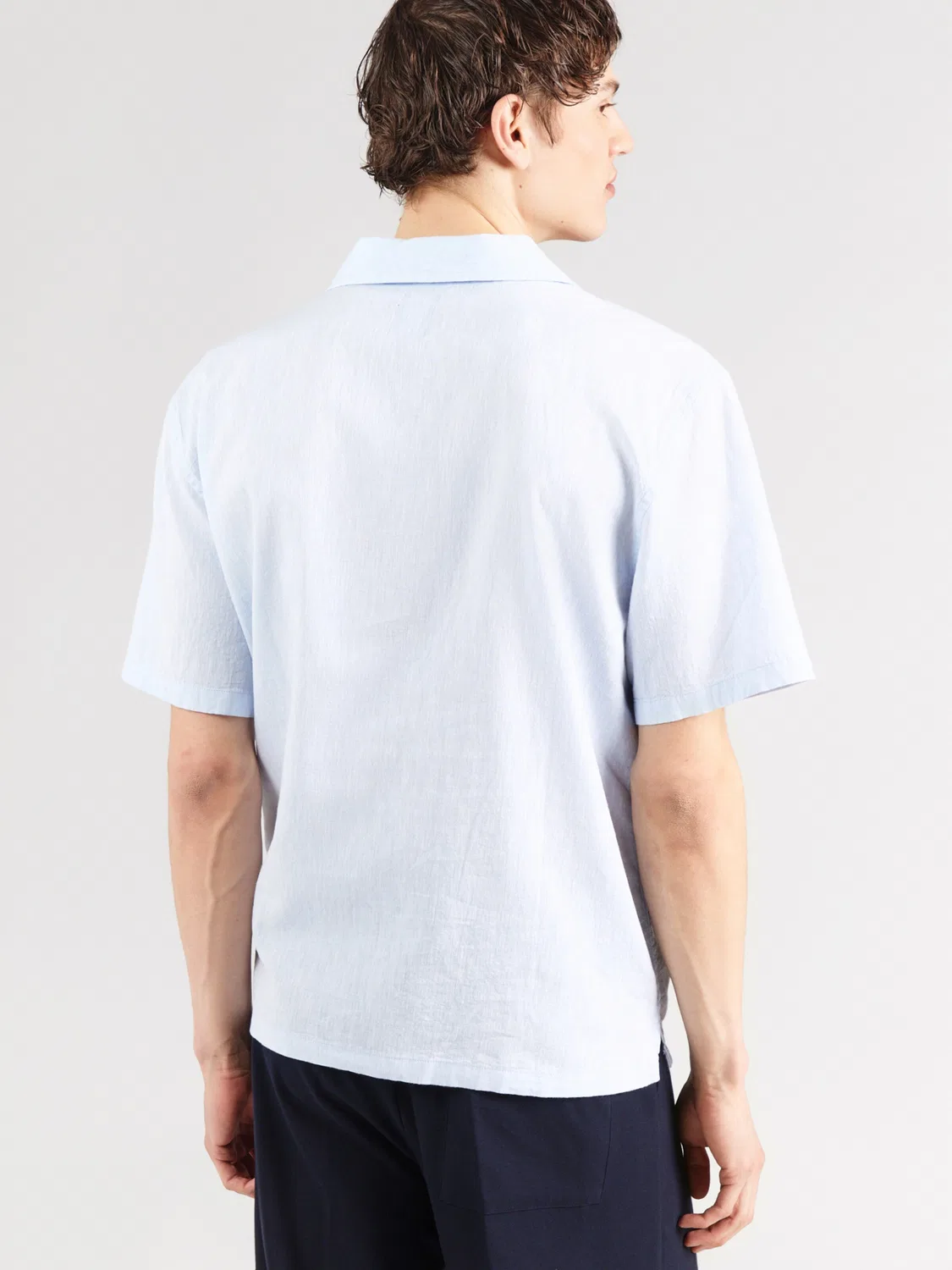 Рубашка Gap Comfort fit на пуговицах, пастельно-голубого цвета — фото 4