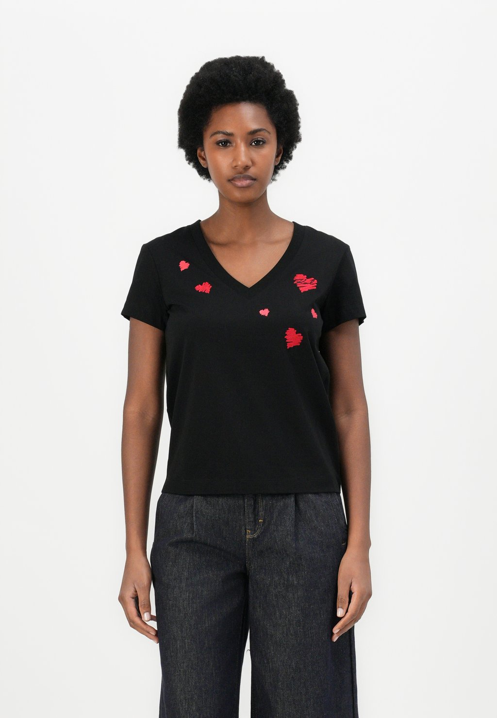 

Футболка с принтом HEARTS V-NECK KARL LAGERFELD, черный