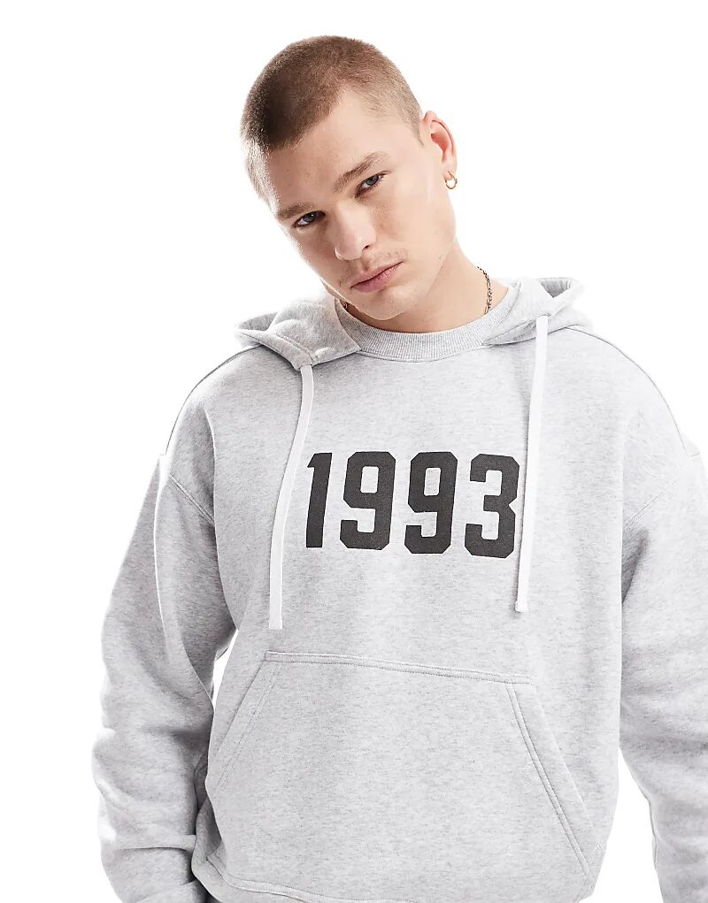 

Толстовка свободного кроя Cotton On с принтом 1993 года в сером меловом цвете Cotton:On