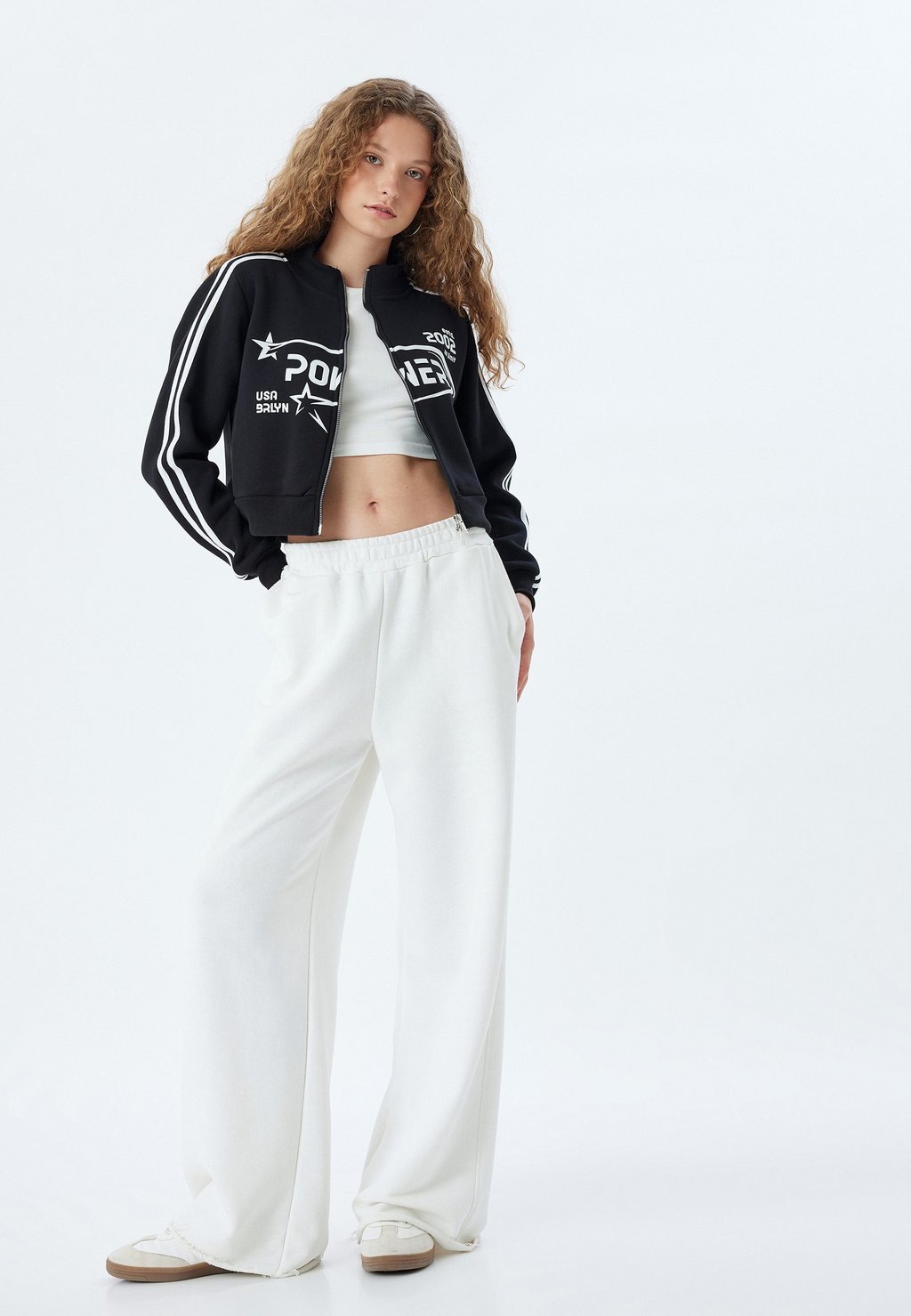 

Толстовка на молнии CROP Koton, черный