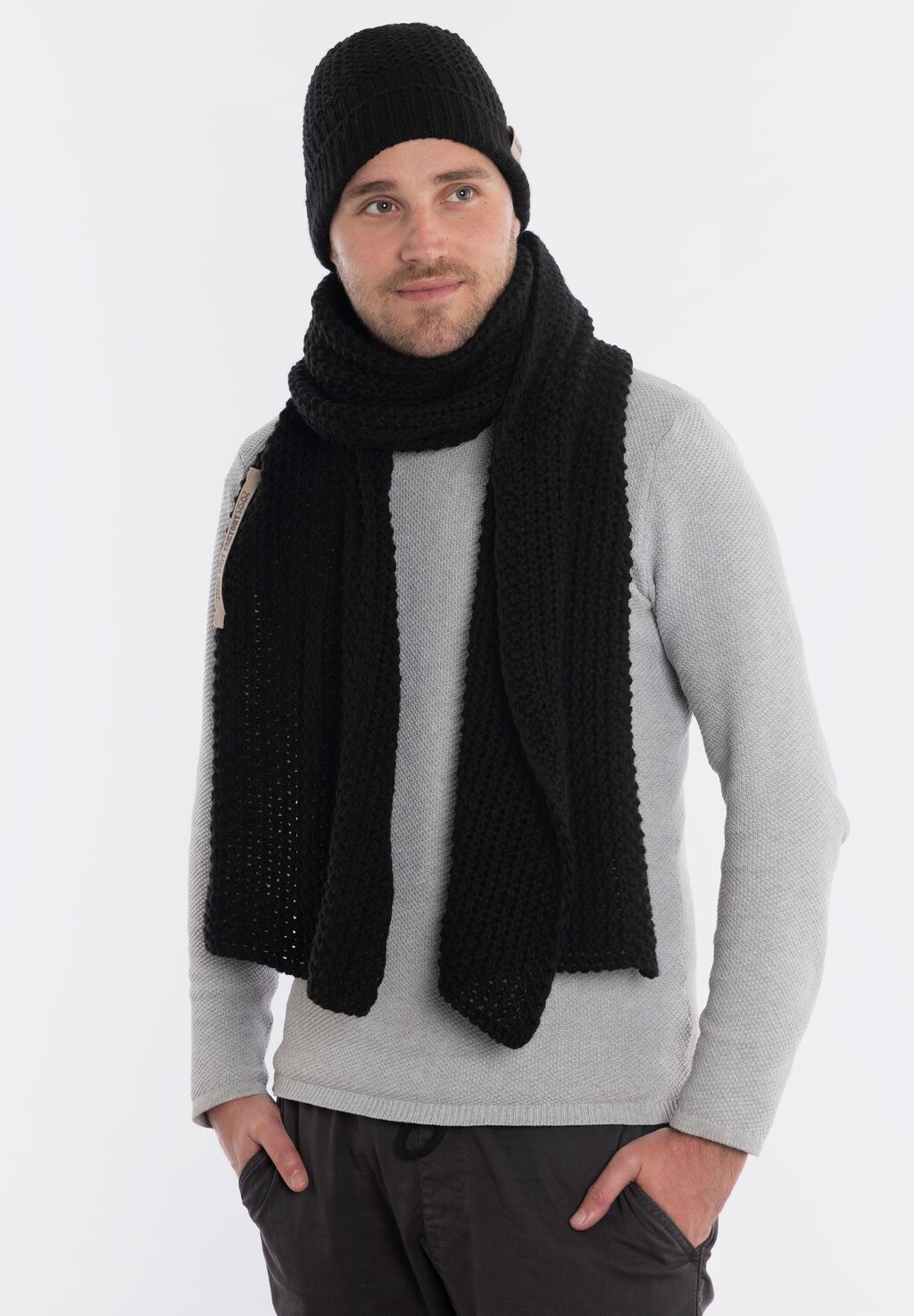 

Шарф CARRY Knit Factory, цвет black