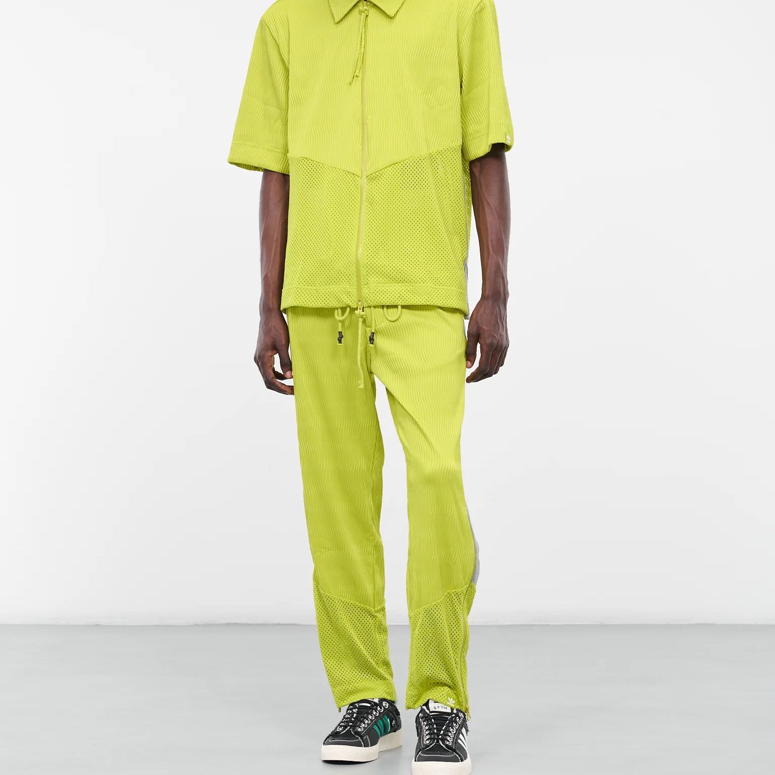 Брюки X Song For The Mute Sftm Adidas Originals, темно-желтый зеленый — фото 4