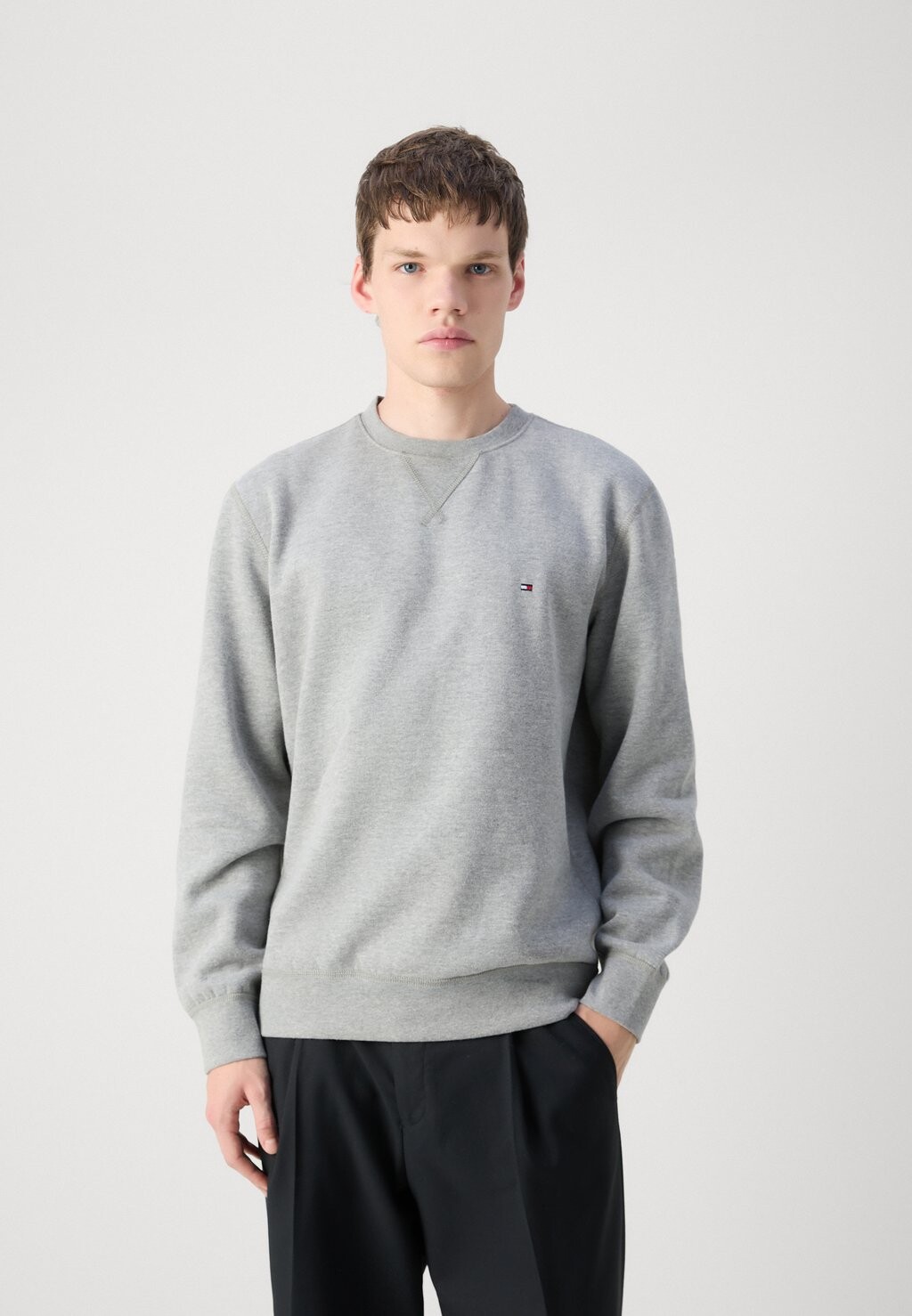 Толстовка ESSENTIAL CREWNECK Tommy Hilfiger, цвет Mottled Grey — фото 3
