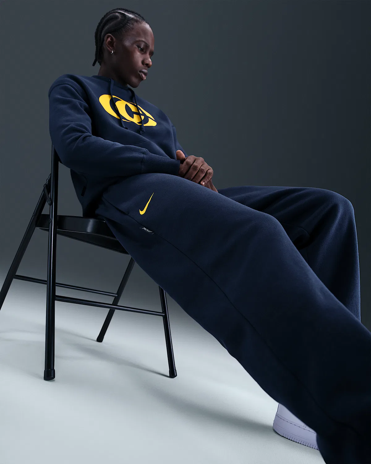 Nike Basketball Phoenix Fleece Pants Caitlin Clark, Midnight Navy/Amarillo/Amarillo — фото 4