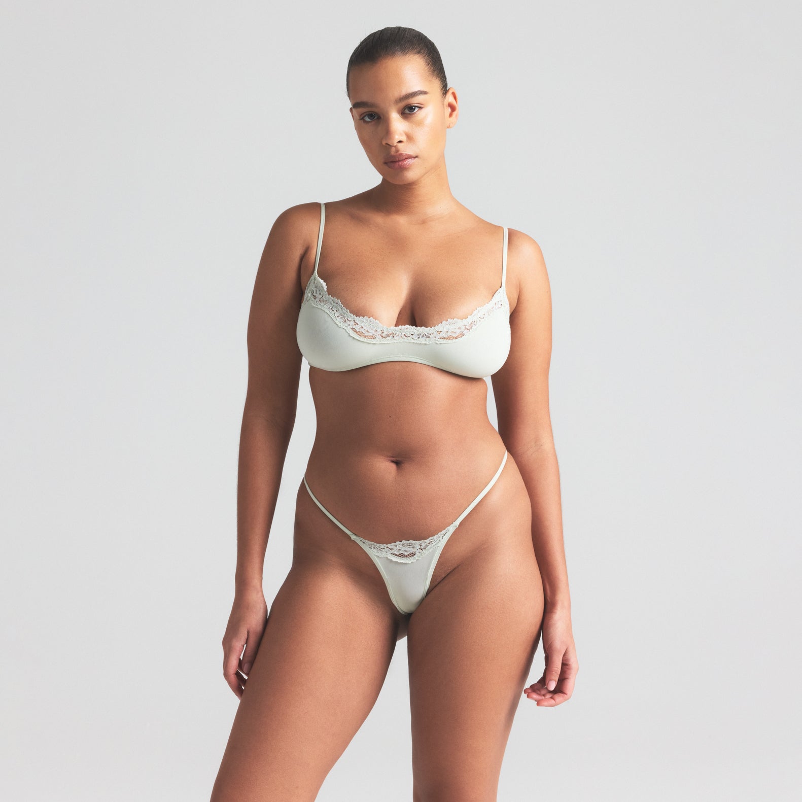 

Стринги SKIMS FITS EVERYBODY LACE, цвет spearmint