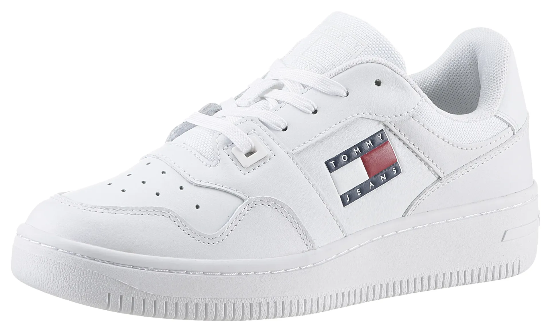 

Кроссовки на платформе Tommy Jeans "TJW RETRO BASKET ESS", повседневная обувь, полуботинки, туфли на шнуровке с логотипом-флажком сбоку, белый