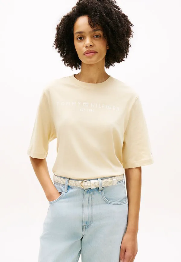 

Футболка с логотипом, свободный крой, круглый вырез, принт. Tommy Hilfiger, Country Ivory, Бежевый, Футболка с логотипом, свободный крой, круглый вырез, принт. Tommy Hilfiger, Country Ivory