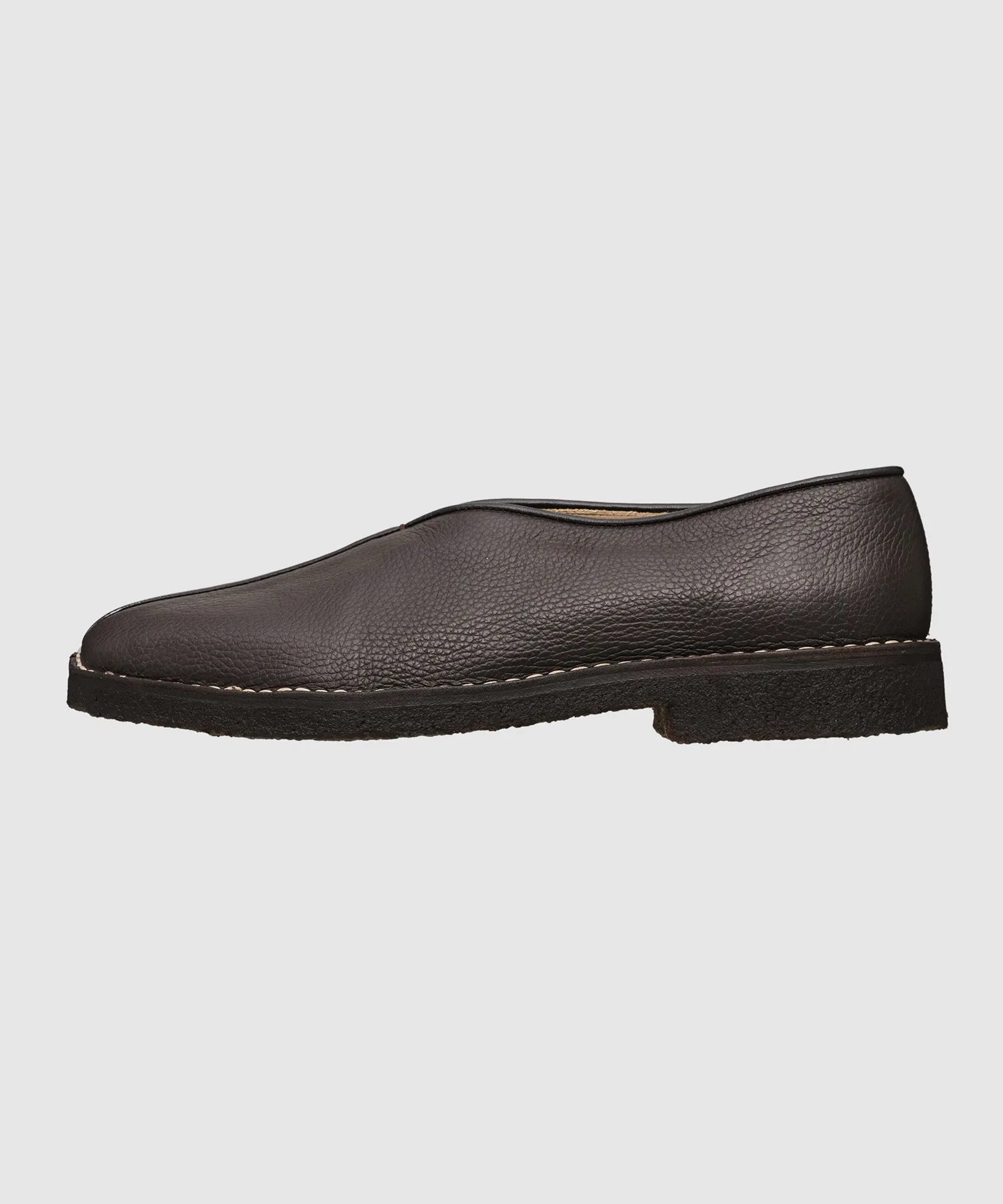 Мужские домашние тапочки с кожаной окантовкой PIPED CREPE SLIPPERS LEMAIRE темно-коричневые