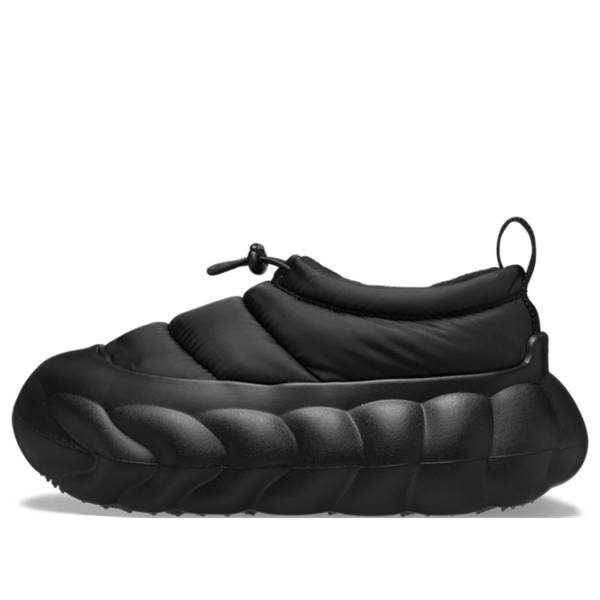 

Кроссовки overpuff shorty Crocs, черный
