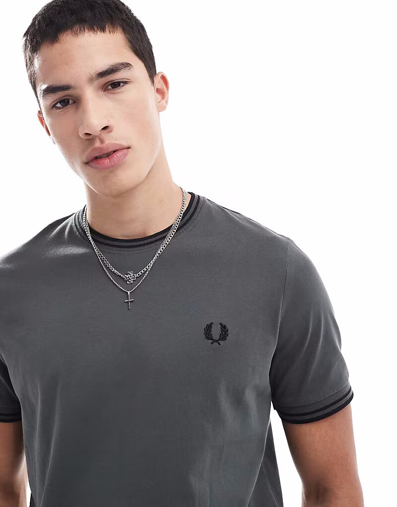 

Футболка Fred Perry с двумя наконечниками цвета хаки