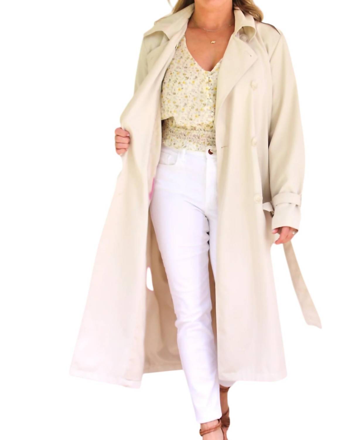 

Белый тренч от Noise WithBlack