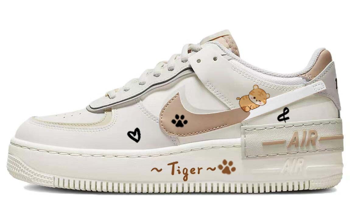 

Женские кроссовки для скейтбординга Nike Air Force 1, Beige