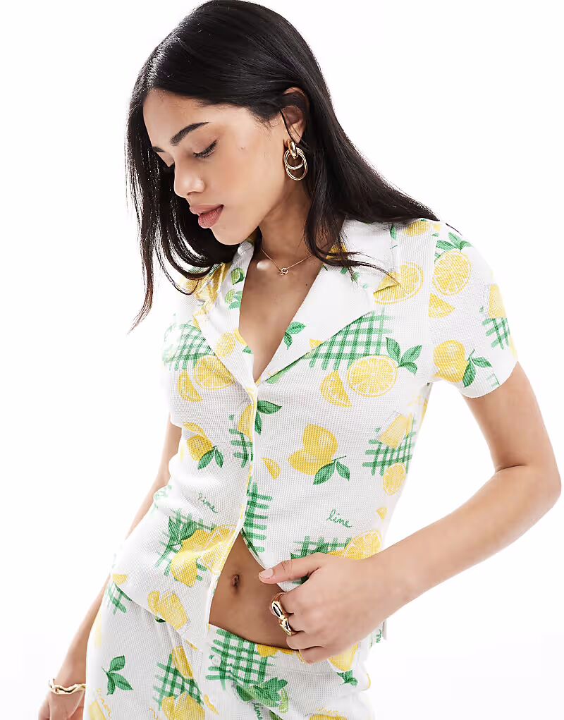 

Рубашка Revere с укороченным ворсом ASOS DESIGN с принтом лимонного напитка